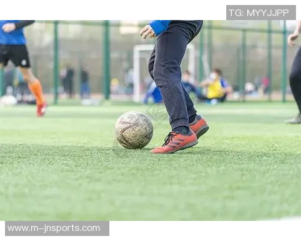 运动最新数据深入解析武汉足球队的实力与发展潜力探秘足球巨献的背后故事